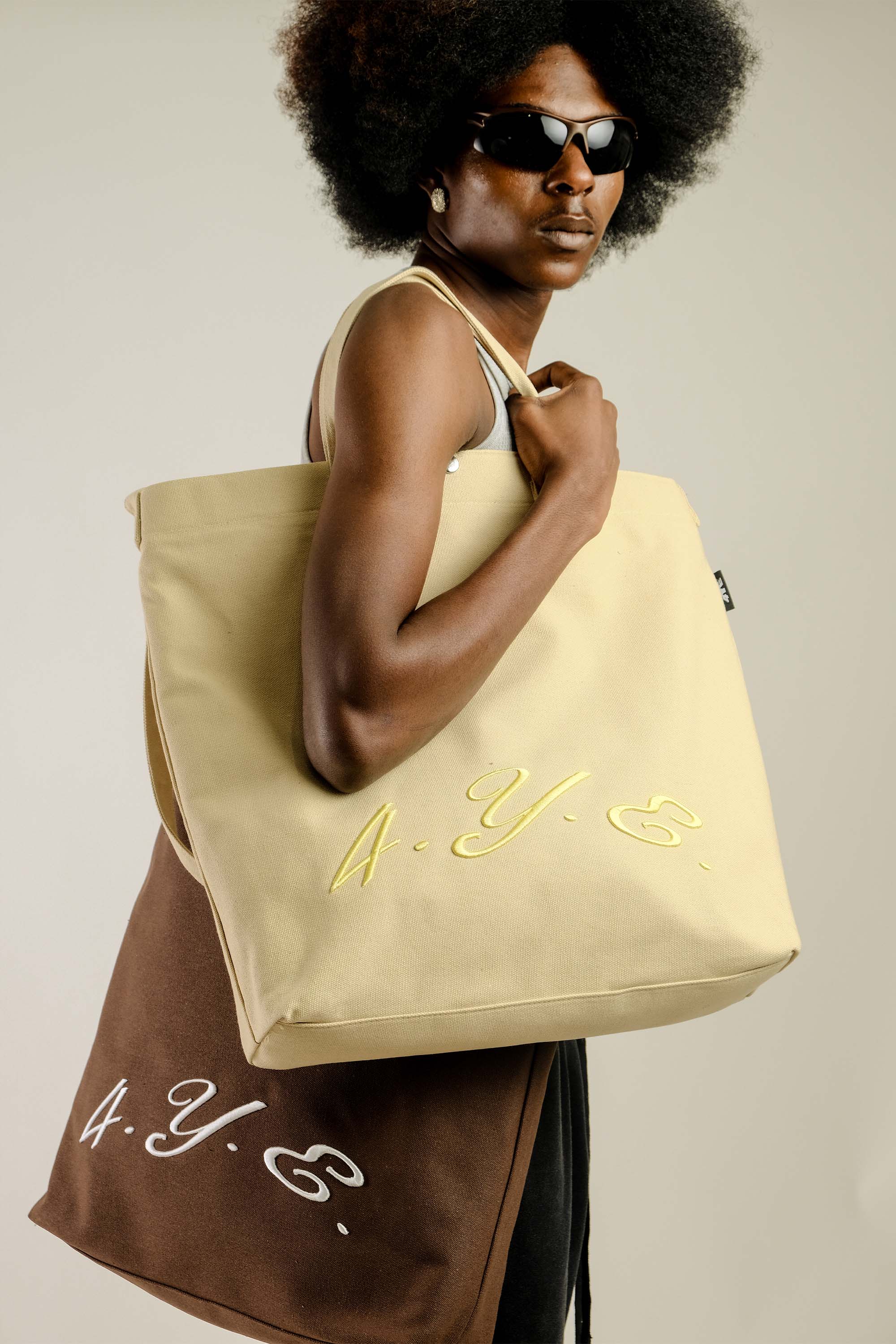 ★TOUT Y EST★ REORG EGG BAG BLACK 23SMREQBG-66 LEMAIRE Egg Leather Tote Bag | Black | FARFETCH CA